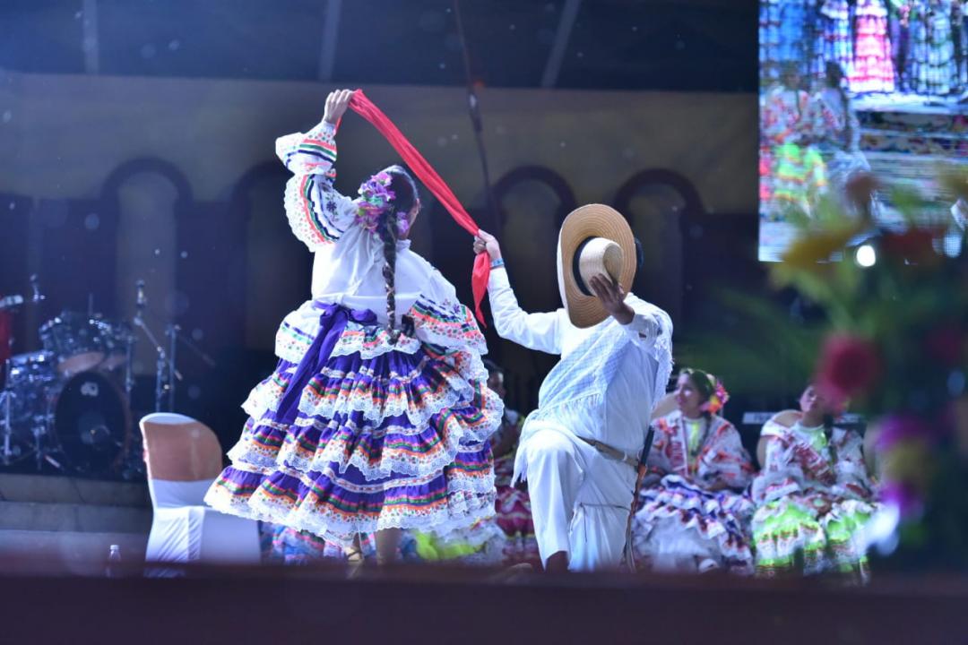 ELECCIÓN REINA DEPARTAMENTAL DEL FOLCLOR (2)