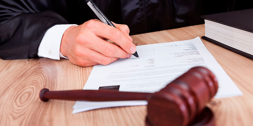 derecho-justicia-malletebigstock_8