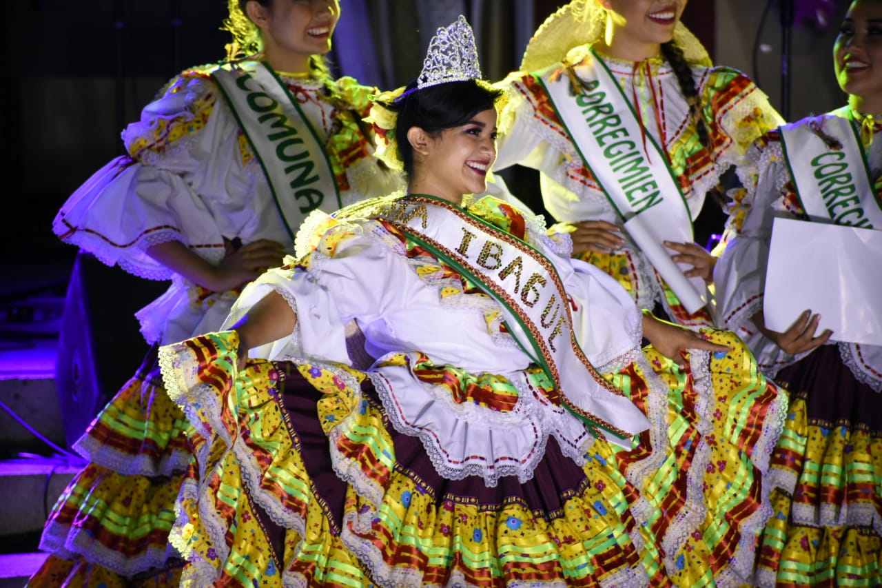 Representante de la comuna 12 fue la ganadora del Reinado Municipal del Folclor 10