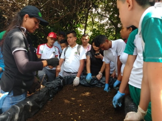 Estudiantes construyeron lombricultivos para conservación de suelos 1