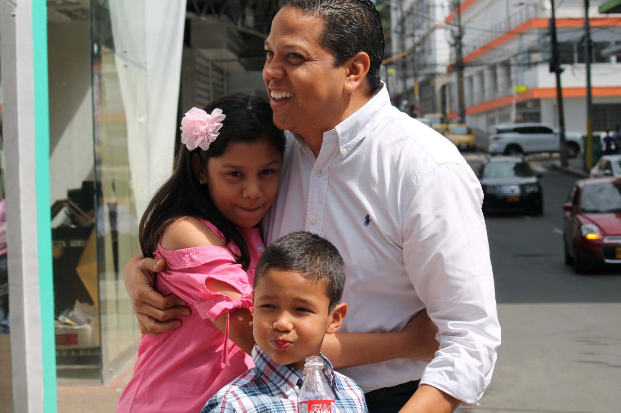 Sin comité de aplausos Mauricio Pinto se inscribió como candidato a la Gobernación 3