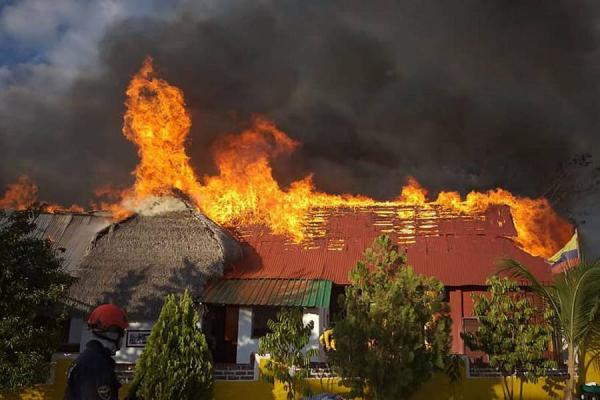 Tragedia en Melgar, un incendio consumió el restaurante Playa Alta 1