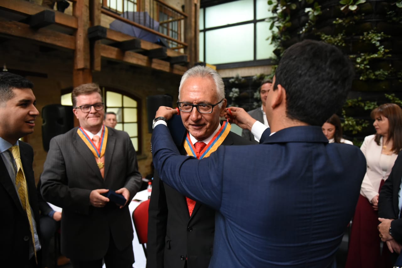 Jaramillo fue reconocido como el mejor alcalde del país en gestión vivienda 1