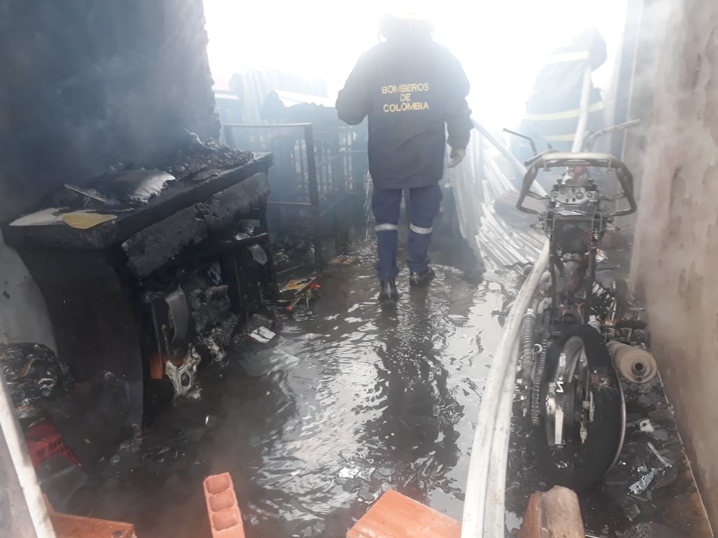 Incendio destruyó el 80% de una vivienda en Modelia 3
