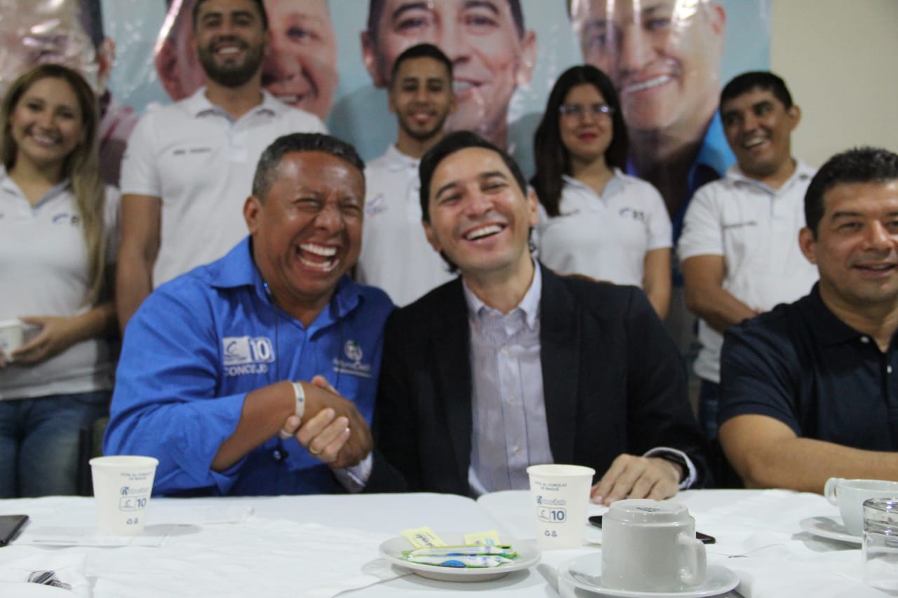 Andrés Hurtado ‘chocó’ los cinco con José Élver Hernández 3