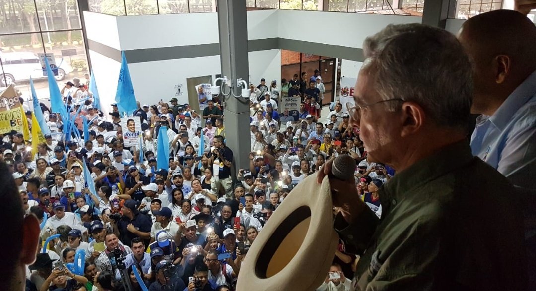 Debido a amenazas, Álvaro Uribe no pudo movilizarse en Arauca 3
