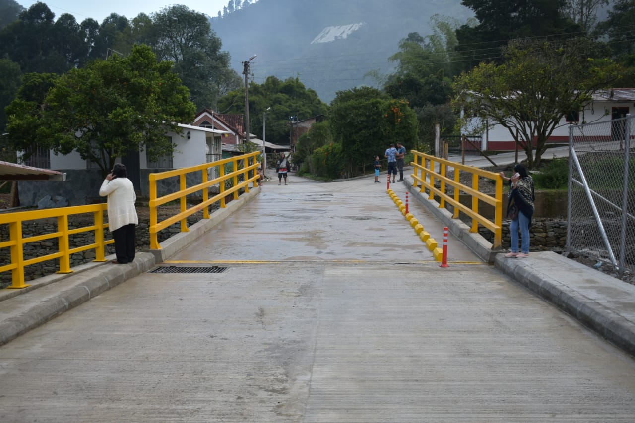 Invierten $2.000 millones en nuevo par vial y puente vehicular en Villa Restrepo 4