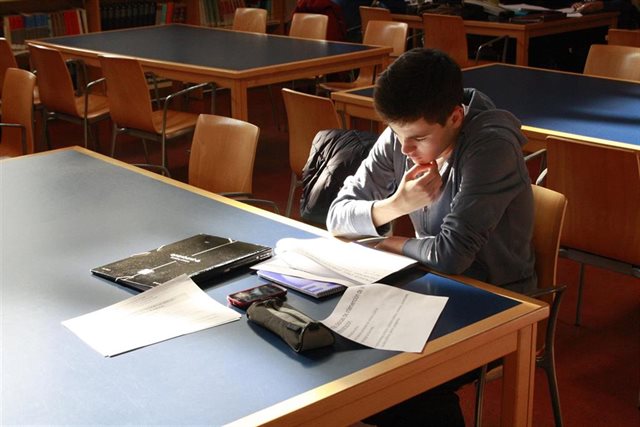 Cada semestre se matriculan menos estudiantes en las universidades del país 1