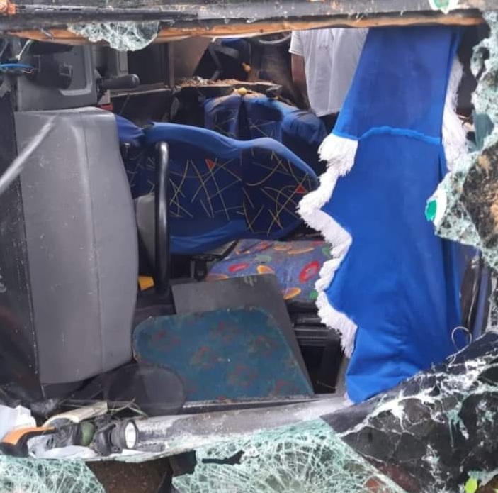 Derrumbe causa tragedia en bus de Cointrasur que cubría la ruta Ibagué-Chaparral 3