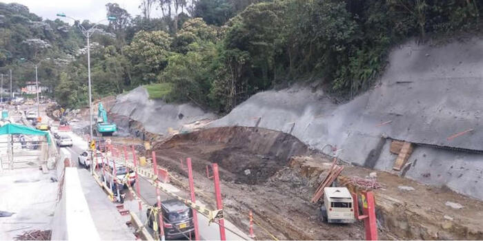 INVIAS apoya a Manizales tras deslizamiento en sector vial de La Carola 1