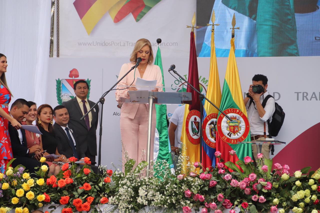 Ante el gobernador del Tolima se posesionó Olga Lucía Alfonso como directora de Cortolima 10