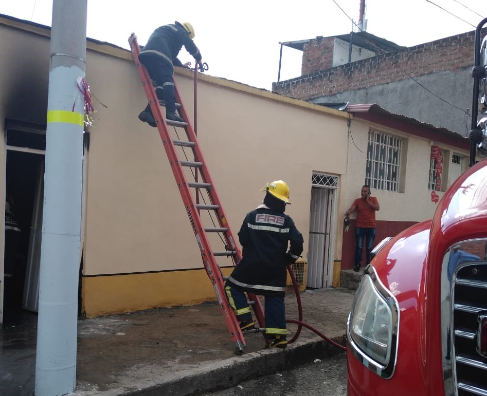 Sólo pérdidas materiales dejó incendio estructural en el barrio Hipódromo de Ibagué 7