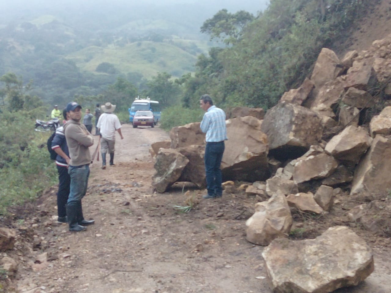 Dos municipios del Tolima se encuentran afectados por el cierre de sus principales vías 4