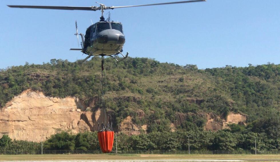 Continúan labores de extinción de incendios en Cundinamarca con aeronaves de la Fuerza Aérea 3