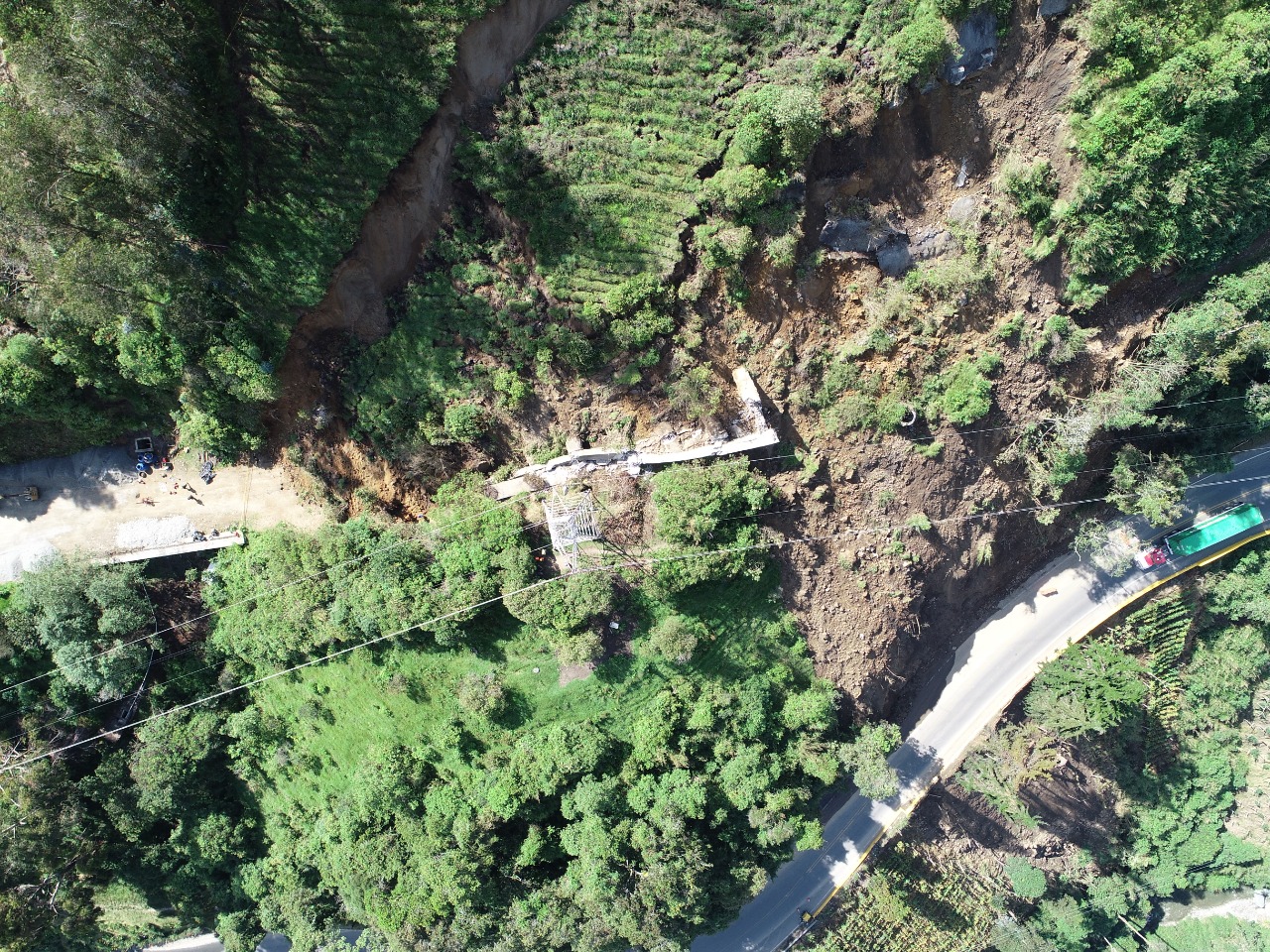 Persiste el peligro la vía Cajamarca – Calarcá en el sector de La Paloma 3