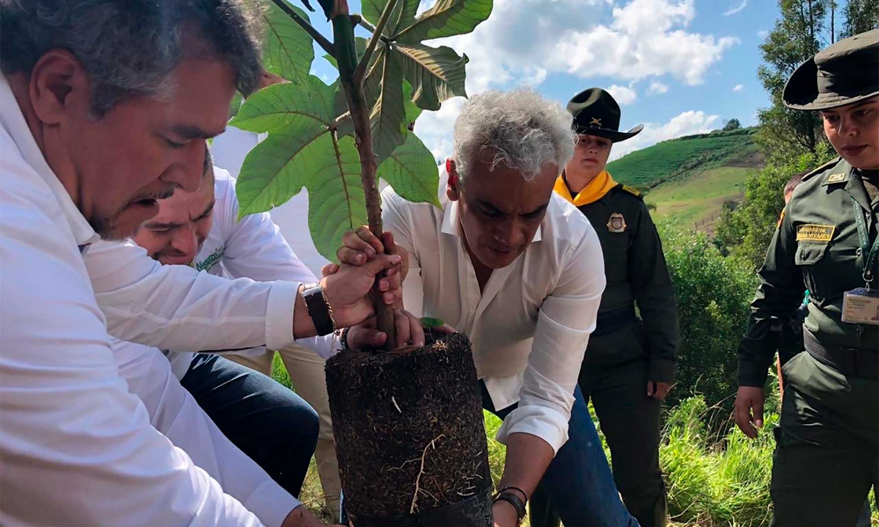 MinAmbiente preside en Ibagué el lanzamiento de la Gran Sembratón Nacional 1