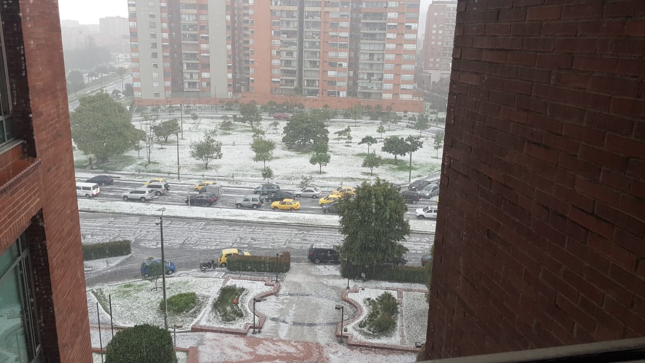 Increíbles imágenes de la granizada en Bogotá 1