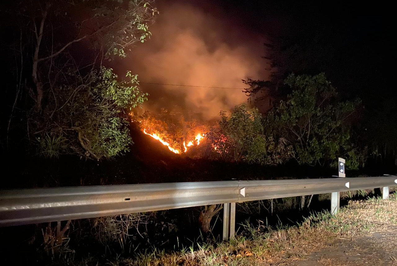 Continúa el incendio forestal de grandes proporciones en Quetame, Cundinamarca 3
