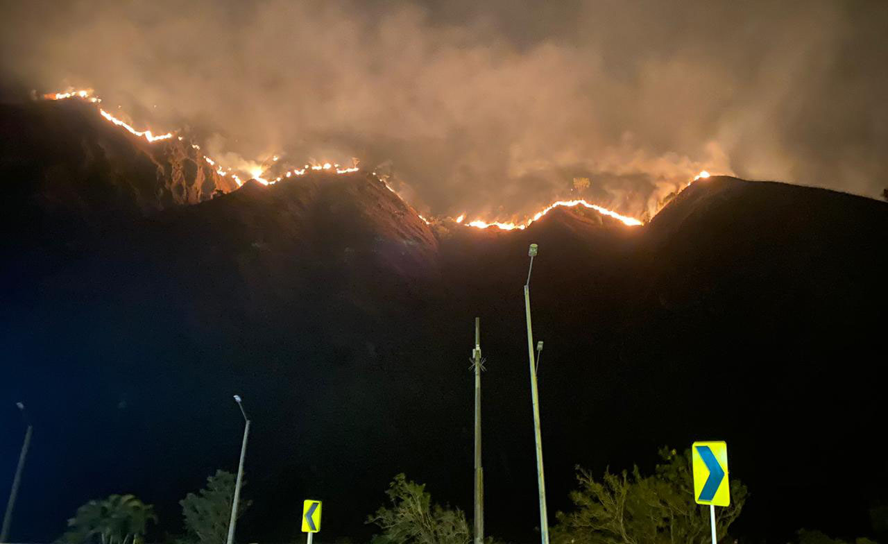 Continúa el incendio forestal de grandes proporciones en Quetame, Cundinamarca 4