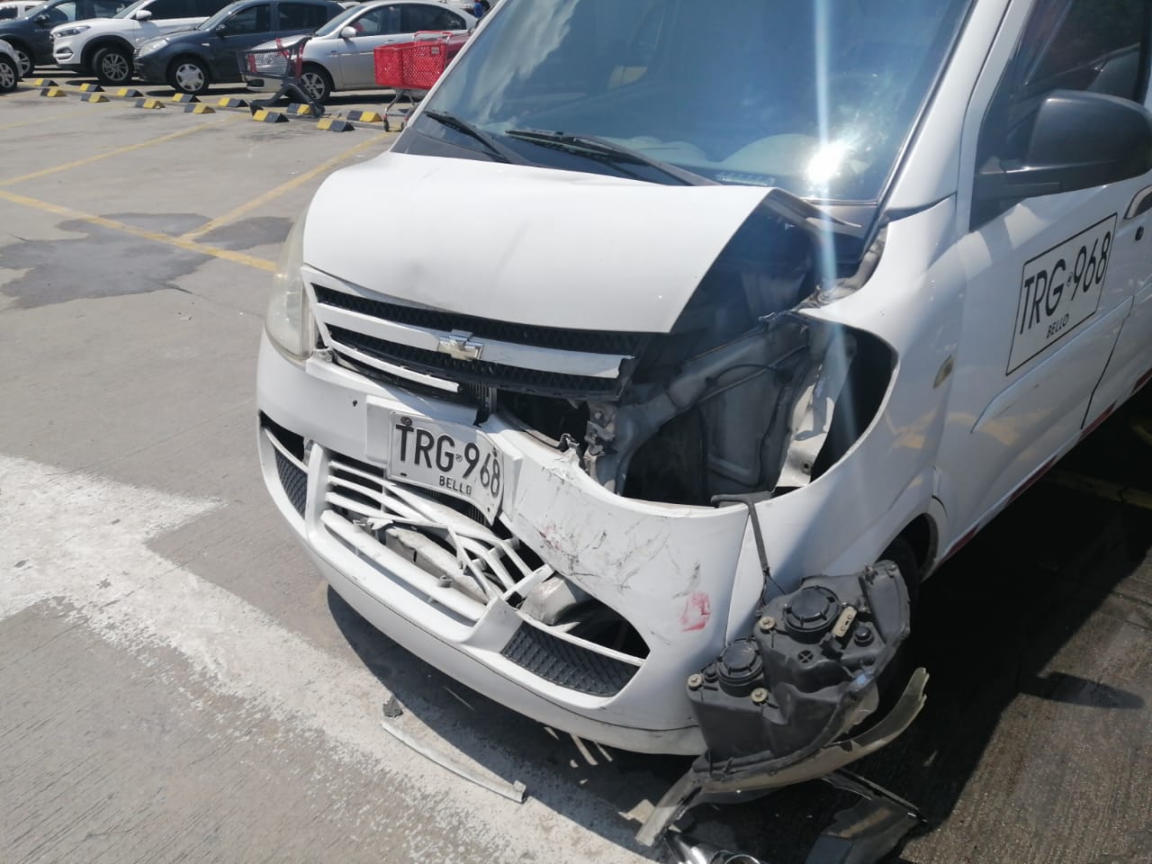Camioneta chocó contra el cajero de Mercacentro 4 en Ibagué 7