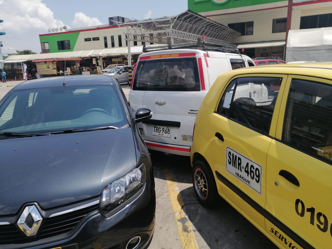 Camioneta chocó contra el cajero de Mercacentro 4 en Ibagué 6