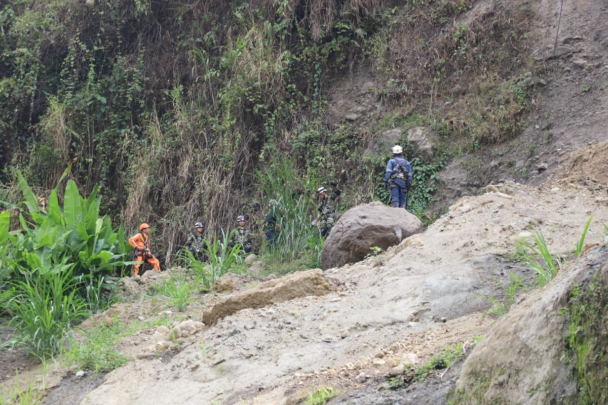 Continúan las obras de mitigación en la vía al Cañón del Combeima 3
