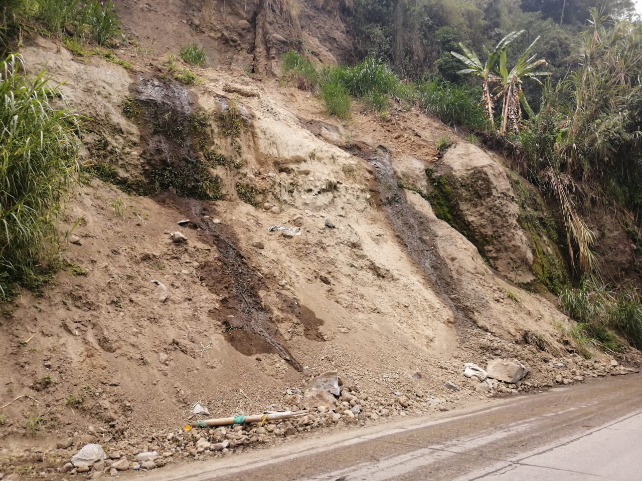 Habitantes y comerciantes del Cañón del Combeima sufren por constantes cierres en la vía 2