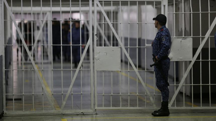 Corte constitucional ordena proteger personas en Centros de Detención Transitoria 1