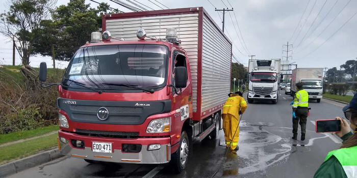 Desinfección de vehículos, otra medida para combatir el COVID-19 en las vías del país 1