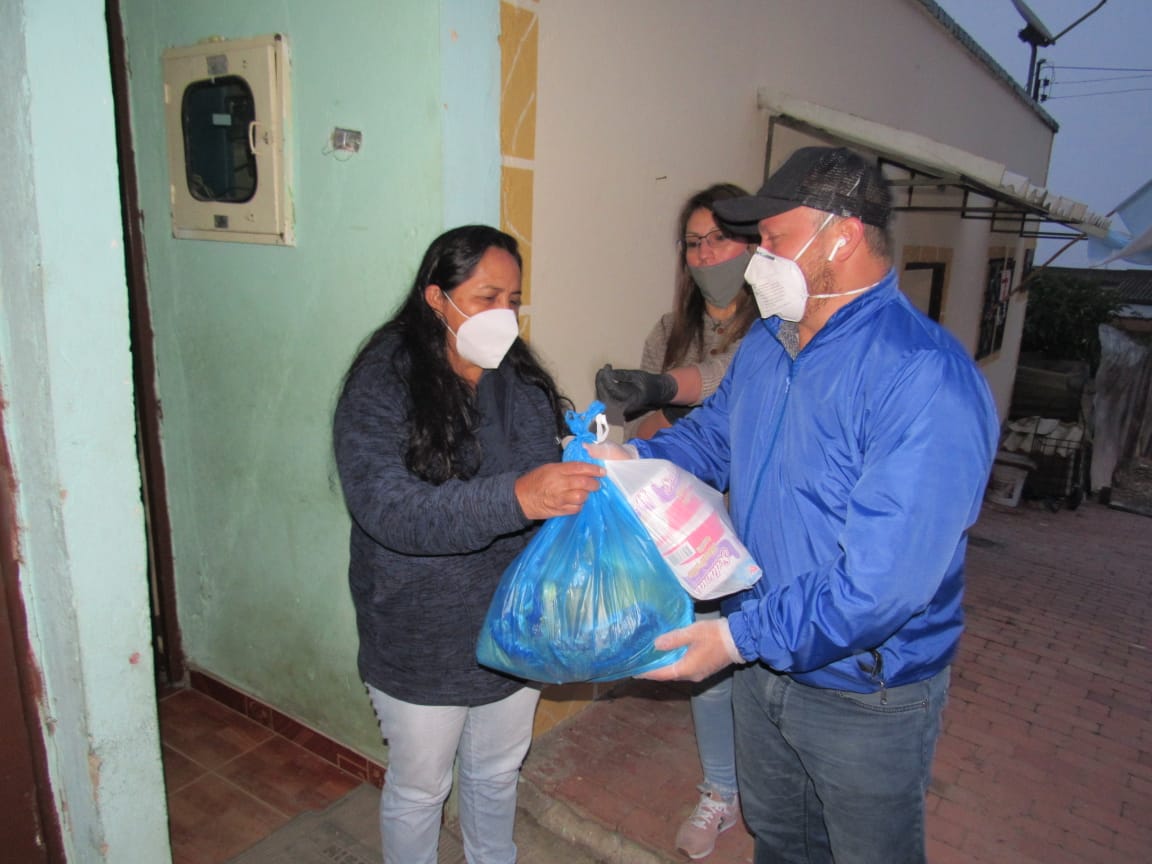 Alcalde de Chipaque, lidera entrega masiva de mercados a los menos favorecidos 3