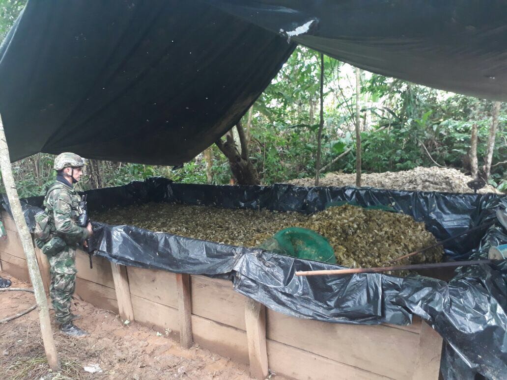 Destruyen gigantesco laboratorio de droga en zona selvática 8