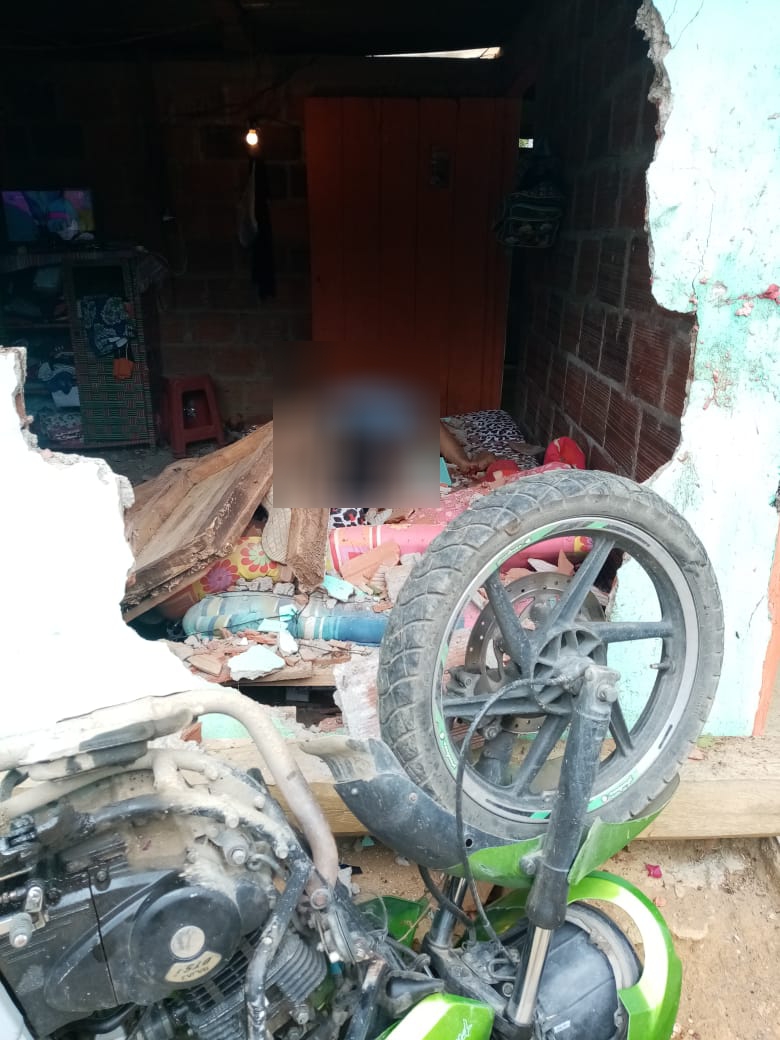 Falleció motociclista que chocó contra una casa 5