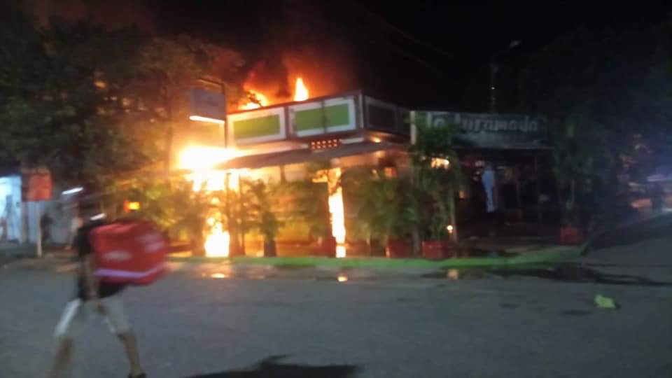 Voraz incendio consumió cuatro locales comerciales en Mariquita 1