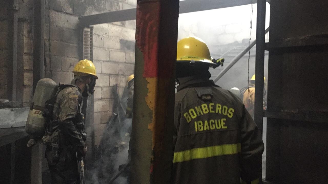 Bomberos atendieron incendio en bodega de arroz en Picaleña 9