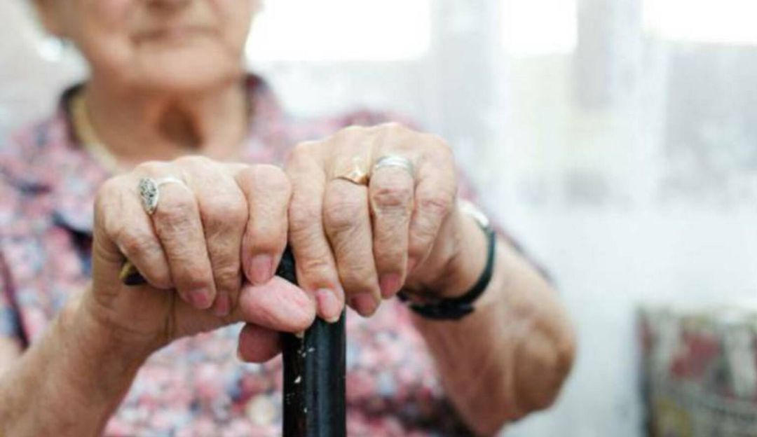 Jubilados mayores de 70 años deben renovar datos para recibir pensión en casa 1