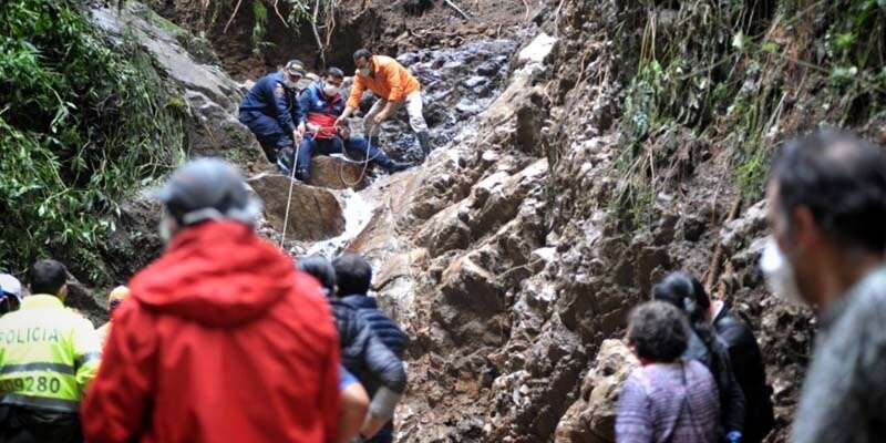 Así fue el rescate de cuatro personas atrapadas por fuertes lluvias 6