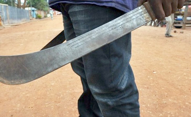 Hombre intentó degollar a un soldado, el agresor se dio a la fuga 3