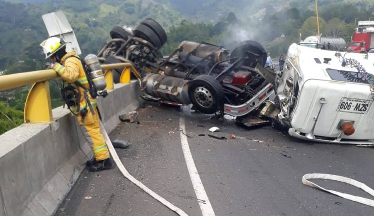 Preocupante récord en el puente Helicoidal de Calarcá, ya van más de 33 accidentes 5