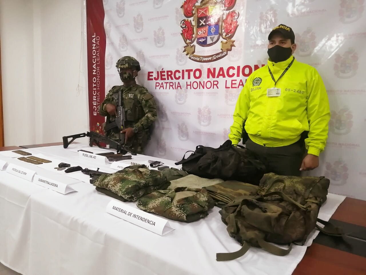 Nuevo golpe a las GAO-R: Autoridades hallaron cinco depósitos ilegales de material bélico 5