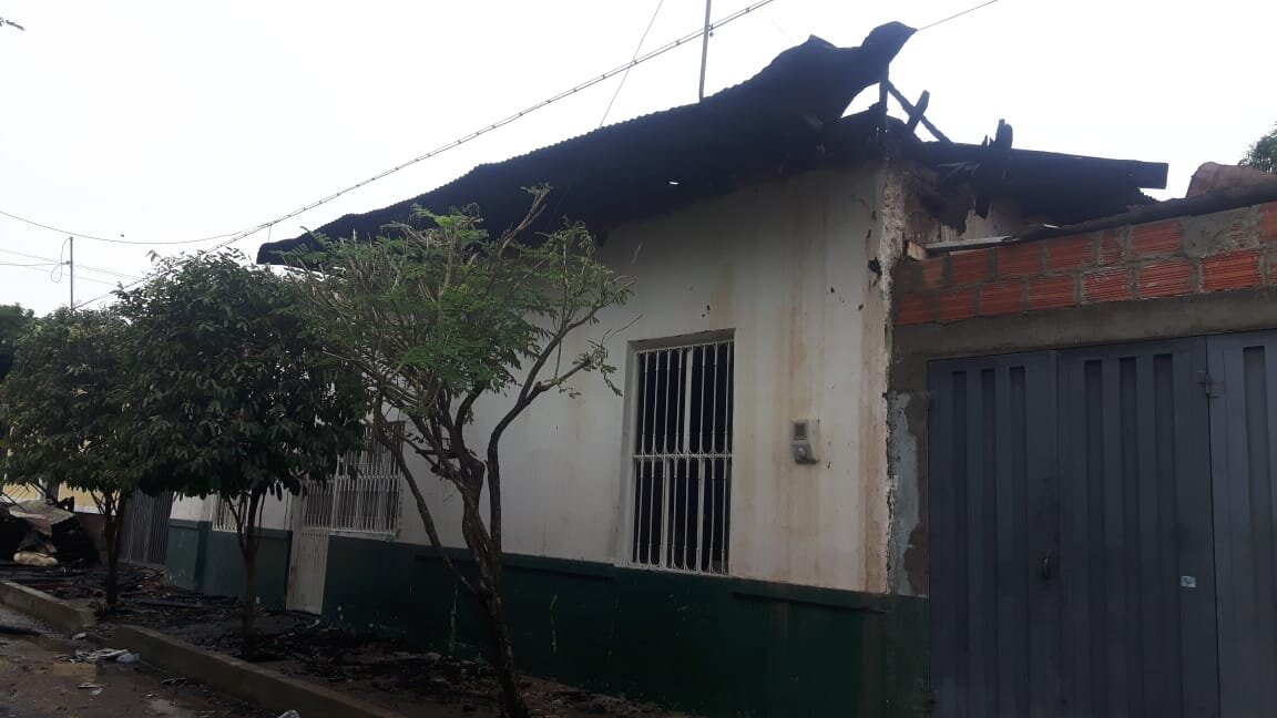 Voraz incendio destruyó dos viviendas en Ataco 9