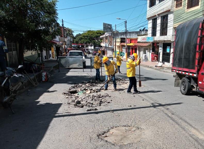 Invertirán más de $6 mil millones para mejorar las vías en mal estado de Ibagué 4