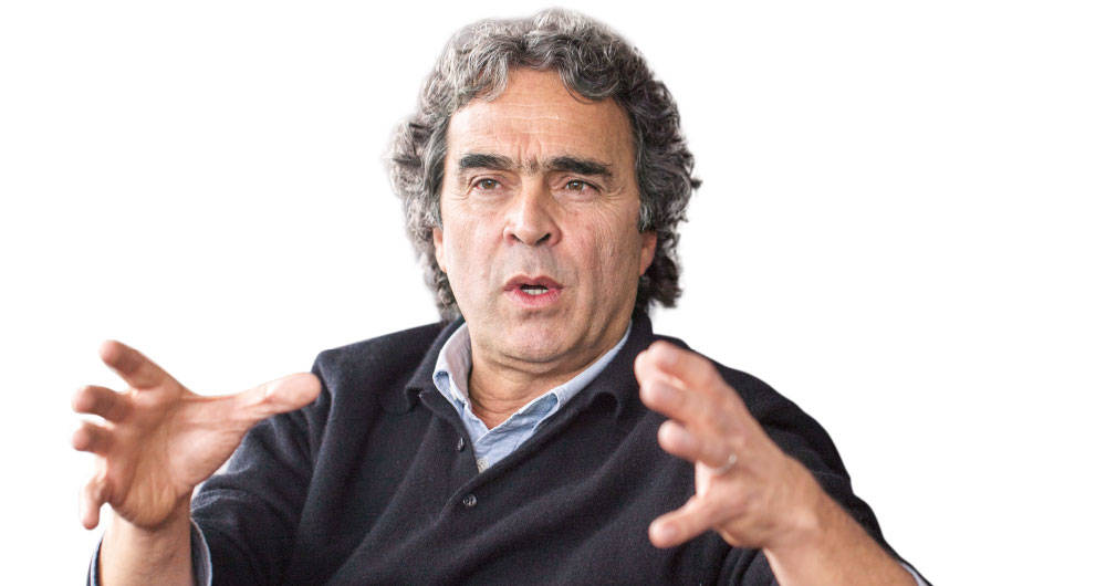 Continúa rifirrafe entre Fajardo y Uribe 4