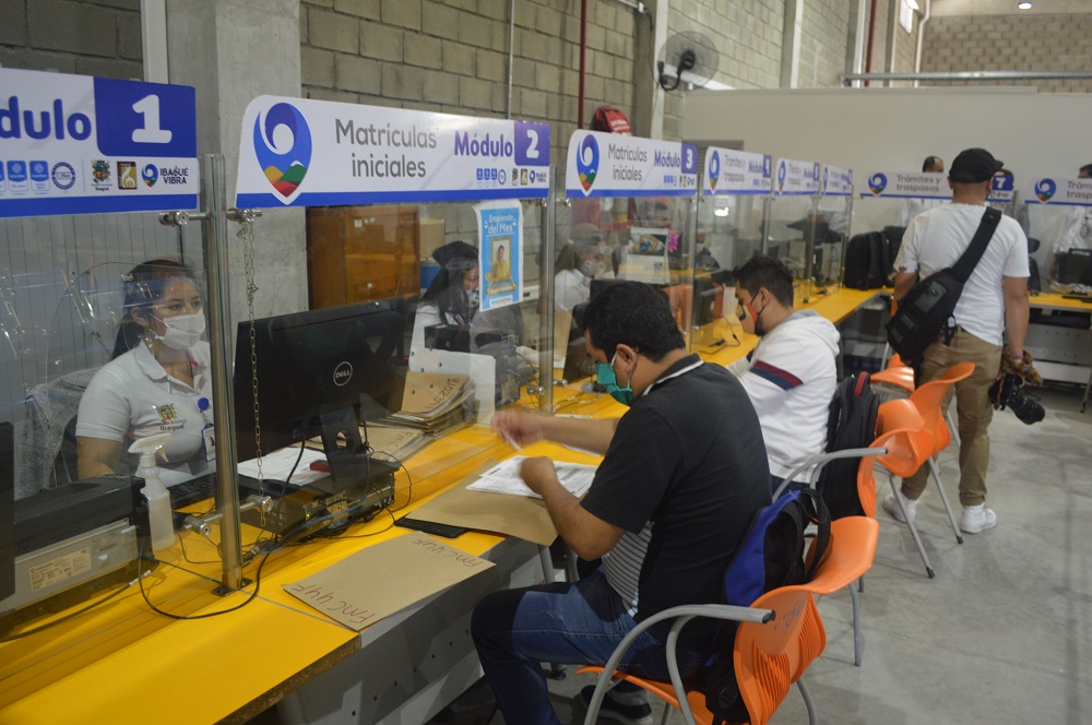En la nueva sede de la Secretaría de Movilidad también se presentan aglomeraciones 7