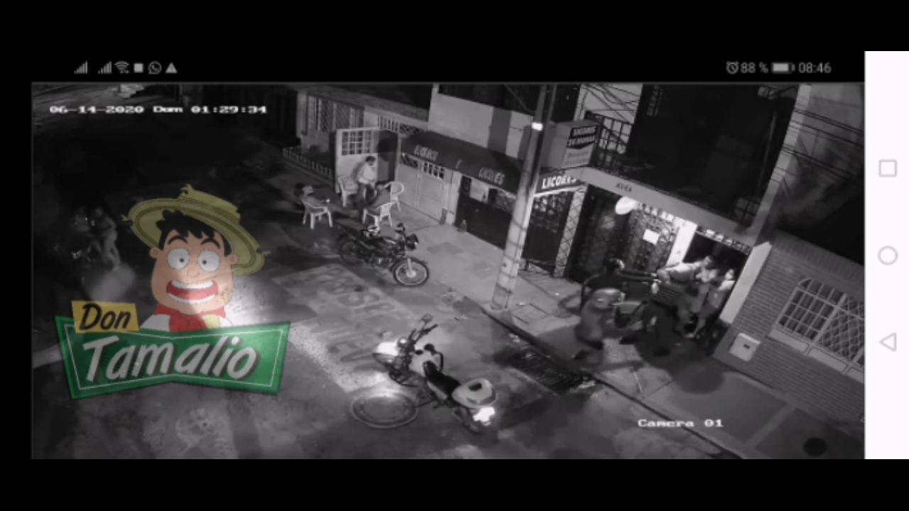 Cruce de palabras terminó en golpes con 2 policías 4