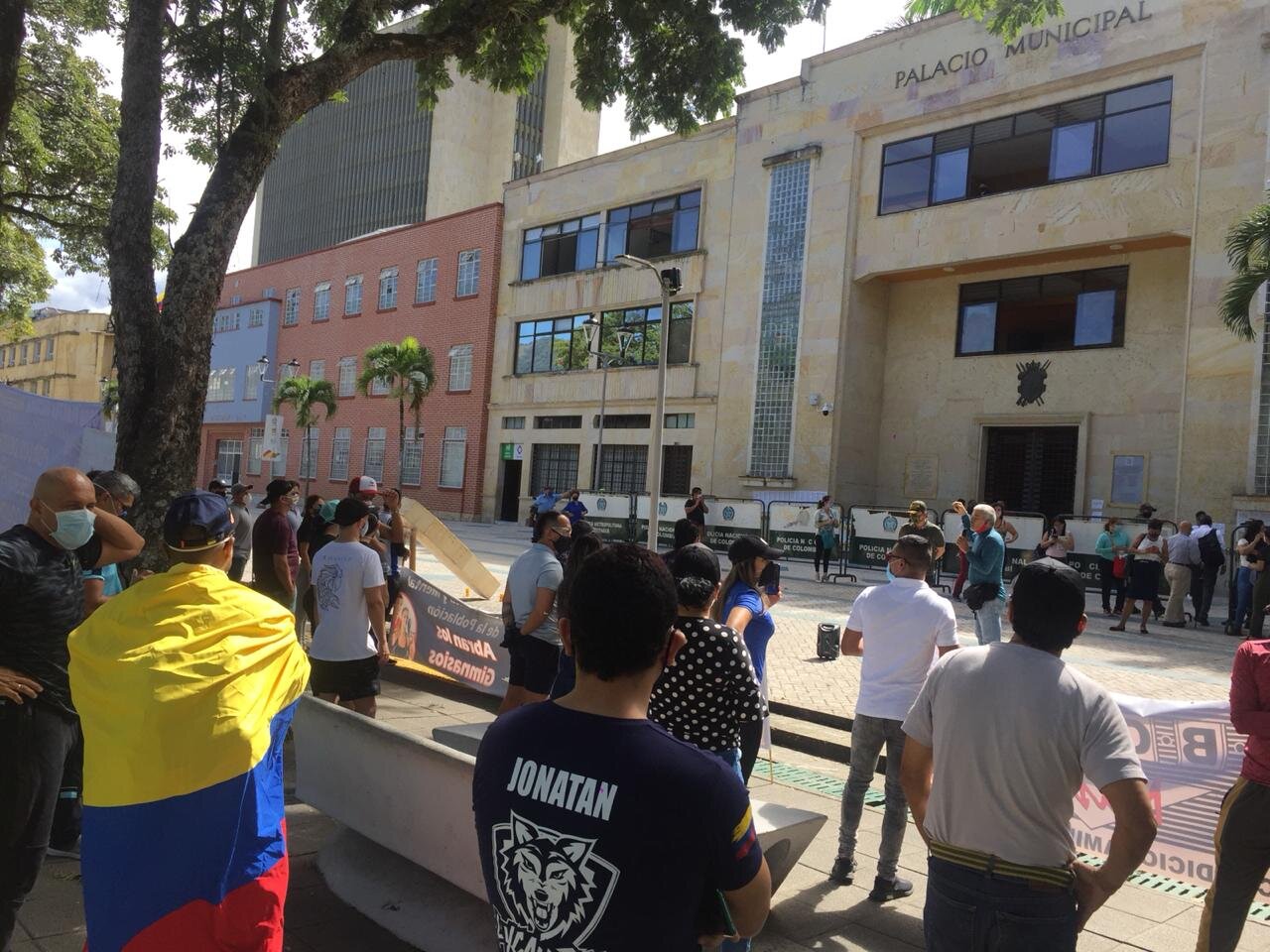Gimnasios de Ibagué hicieron plantón frente a la Alcaldía 7