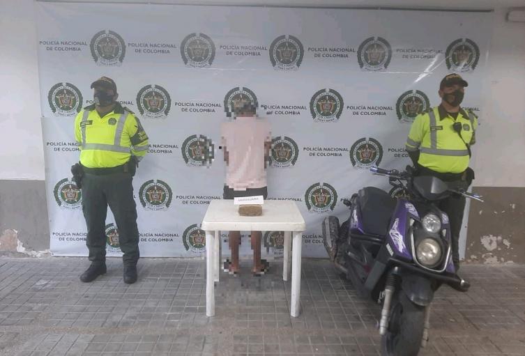 Joven cayó con mil dosis de marihuana 6