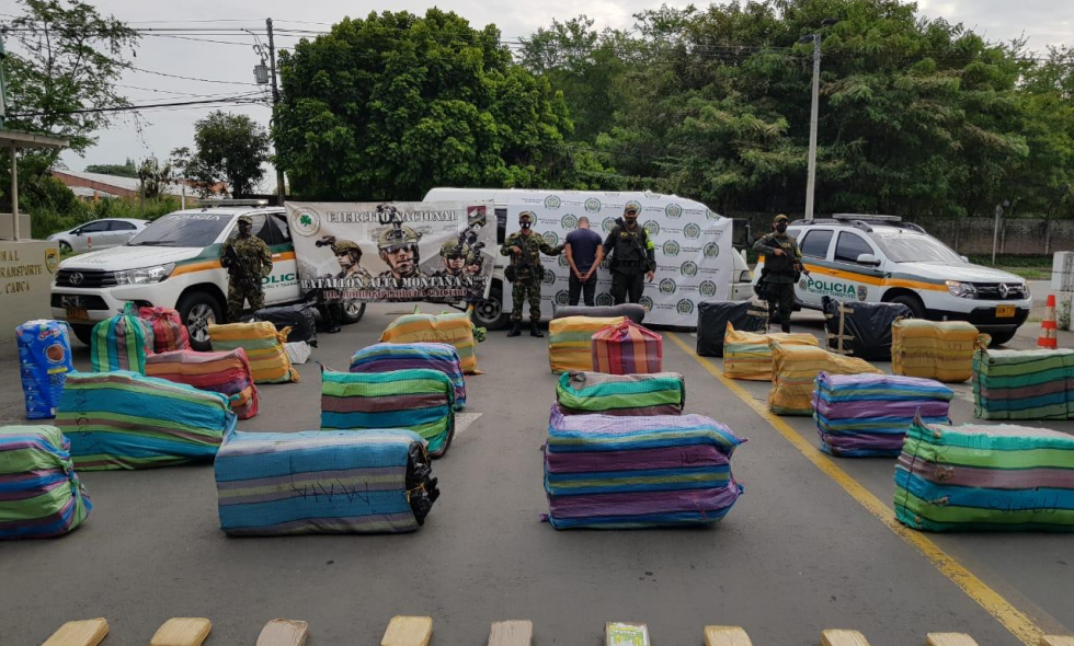 Incautan 1400 kilos de marihuana en Palmira - Don Tamalio