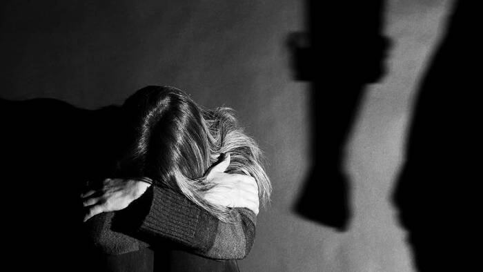 Abusaba de su hijastra de 13 años 4