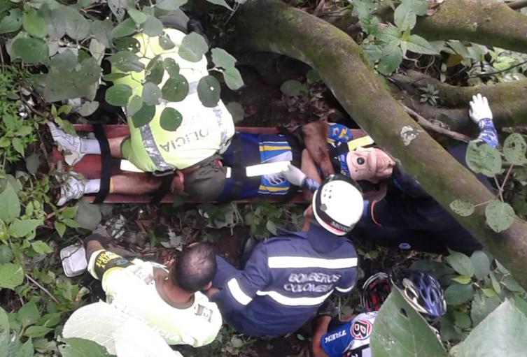 Periodista cayó al abismo mientras rodaba en su bici 1