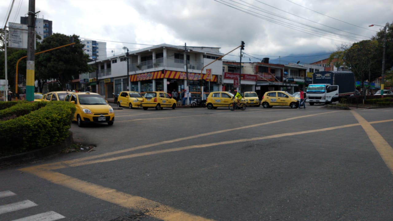 Luego de casi cinco horas de bloqueos en la ciudad, taxistas abrieron paso 1